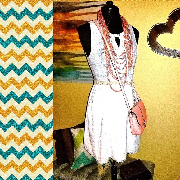 White Sleevess Sundress ( Lined) - Picture 4 of 7